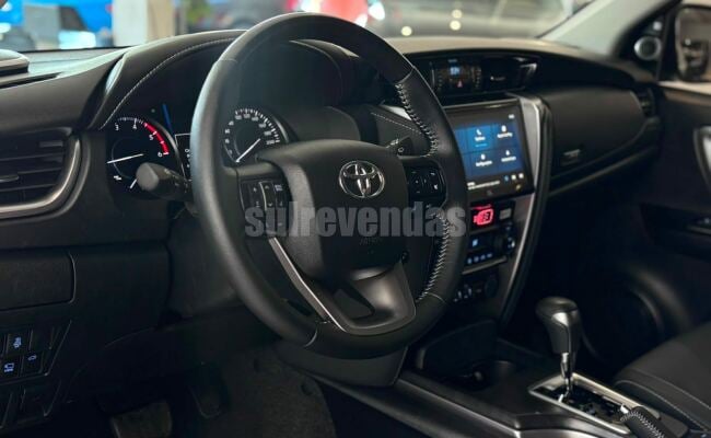 Toyota HILUX SW4