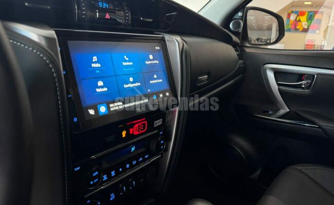 Toyota HILUX SW4