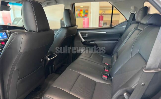 Toyota HILUX SW4