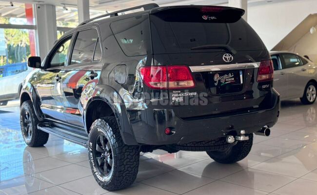 Toyota HILUX SW4