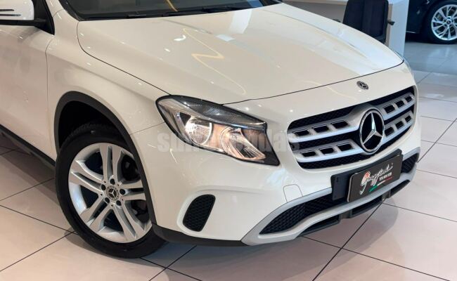 Mercedes-Benz GLA 200