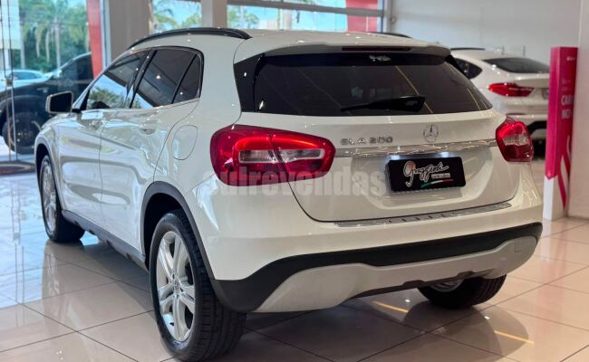 Mercedes-Benz GLA 200