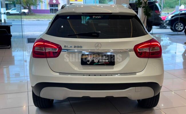 Mercedes-Benz GLA 200