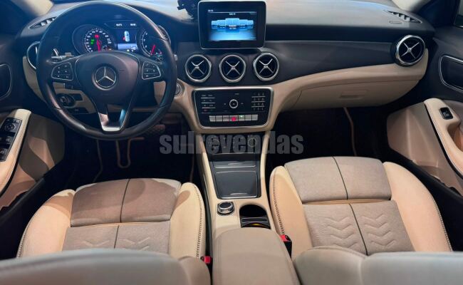 Mercedes-Benz GLA 200