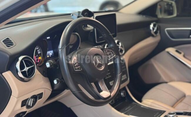 Mercedes-Benz GLA 200