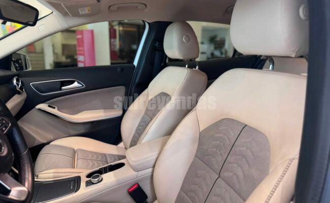 Mercedes-Benz GLA 200