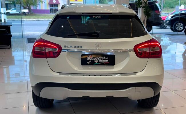 Mercedes-Benz GLA 200