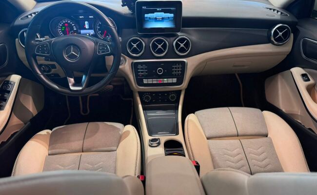 Mercedes-Benz GLA 200