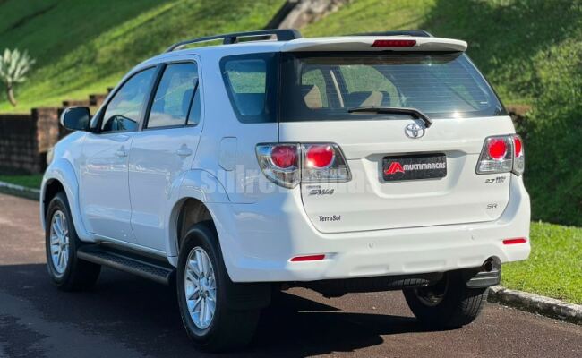 Toyota HILUX SW4 SR 2.7