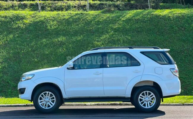 Toyota HILUX SW4 SR 2.7