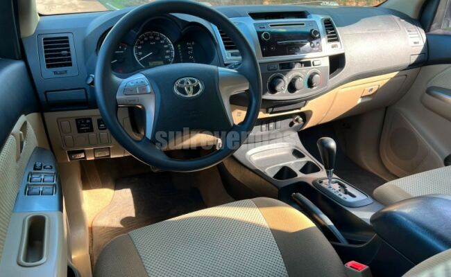 Toyota HILUX SW4 SR 2.7