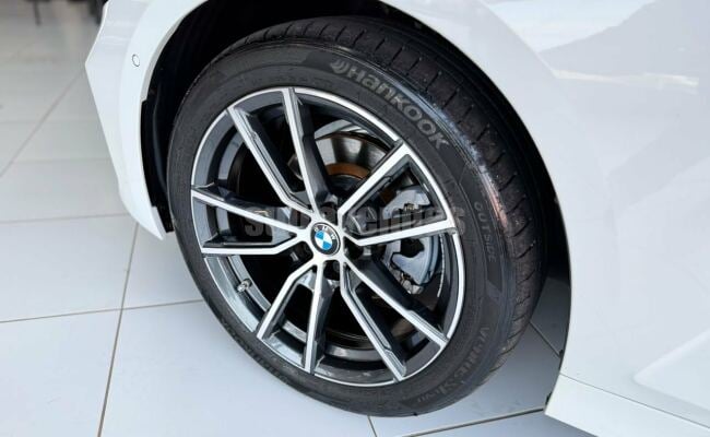 BMW 320i