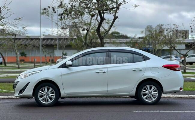 Toyota YARIS SEDAN XI 1.5