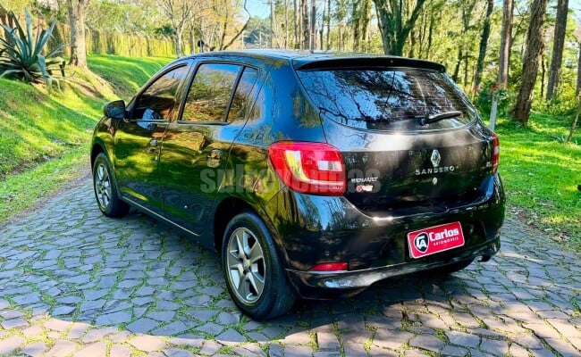 Renault SANDERO