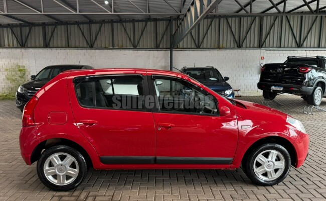 Renault SANDERO