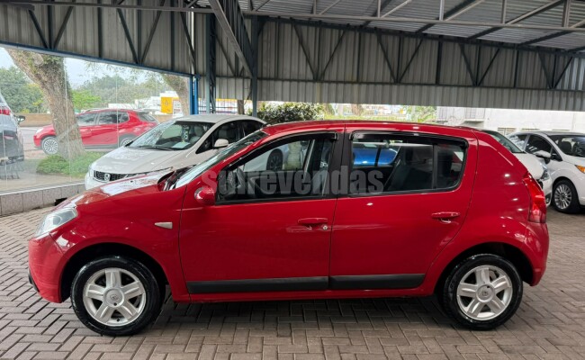 Renault SANDERO