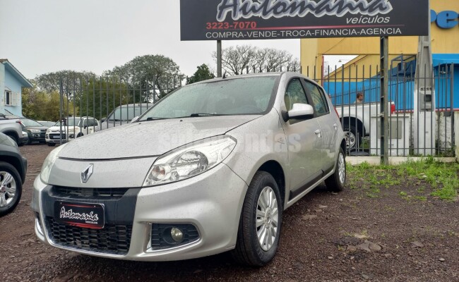 Renault SANDERO