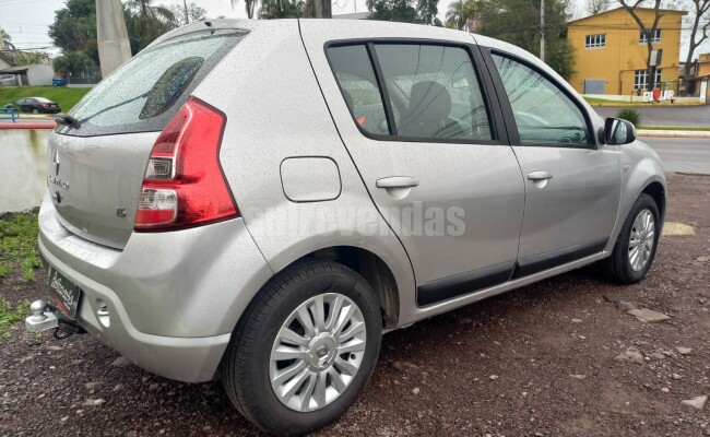 Renault SANDERO