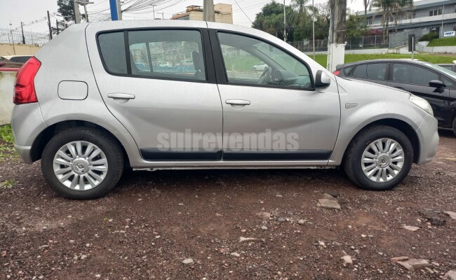 Renault SANDERO