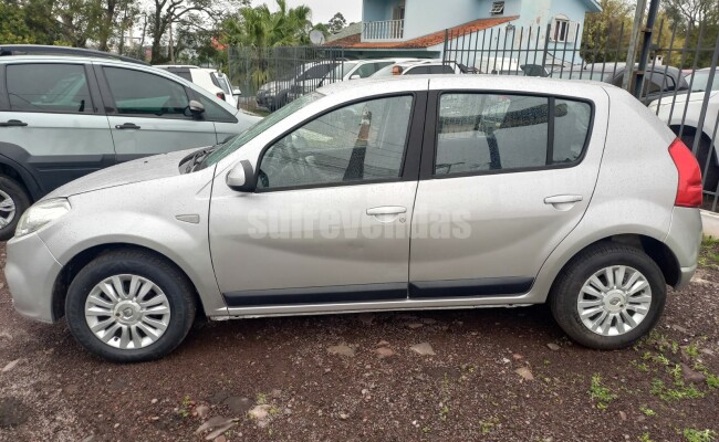 Renault SANDERO