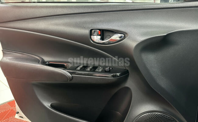 Toyota YARIS XLS Sedan 1.5 Flex 16V 4p Aut.