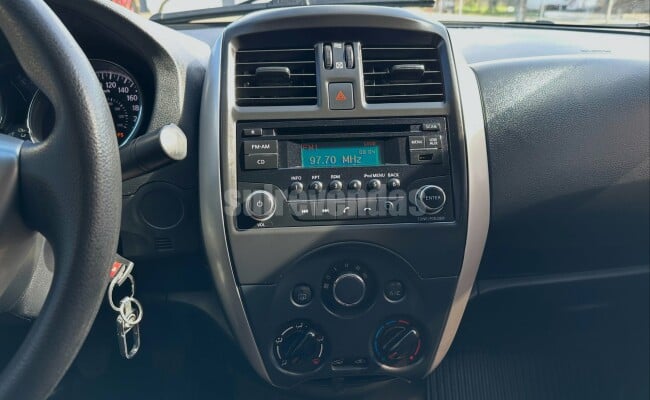 Nissan VERSA
