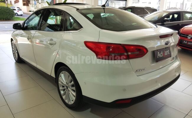 Ford FOCUS 2.0 TITANIUM PLUS FASTBACK 16V FLEX 4P POWERSHIFT