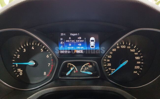 Ford FOCUS 2.0 TITANIUM PLUS FASTBACK 16V FLEX 4P POWERSHIFT
