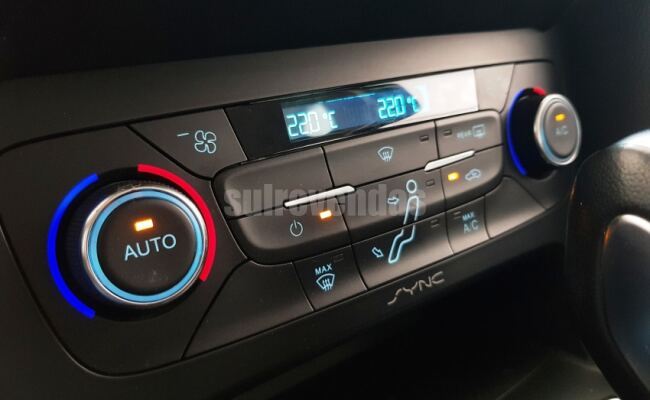 Ford FOCUS 2.0 TITANIUM PLUS FASTBACK 16V FLEX 4P POWERSHIFT