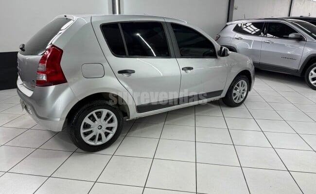 Renault SANDERO