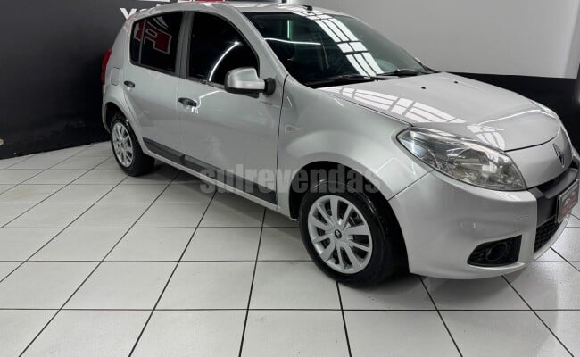 Renault SANDERO