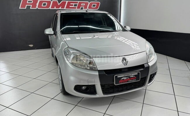 Renault SANDERO