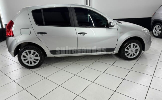 Renault SANDERO