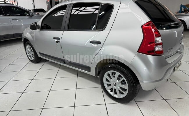 Renault SANDERO