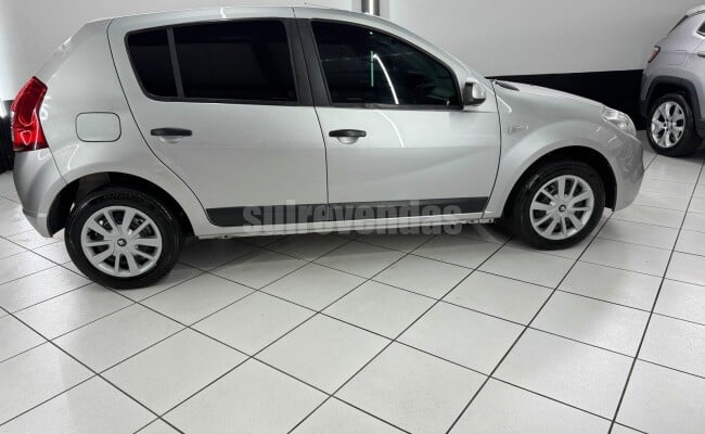 Renault SANDERO