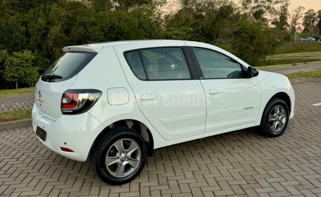 Renault SANDERO