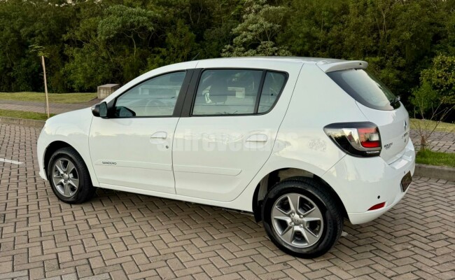Renault SANDERO