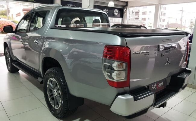Mitsubishi L200 TRITON 2.4 16V TURBO DIESEL SPORT HPE-S CD 4P 4X4 AUTOMÁTICO