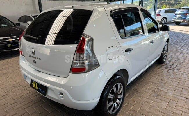 Renault SANDERO