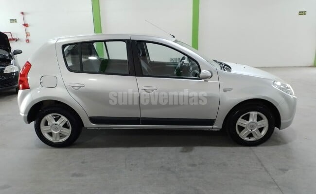Renault SANDERO