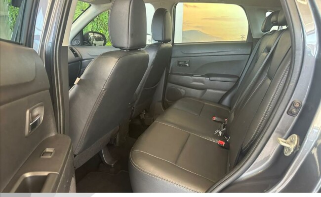 Mitsubishi OUTLANDER SPORT