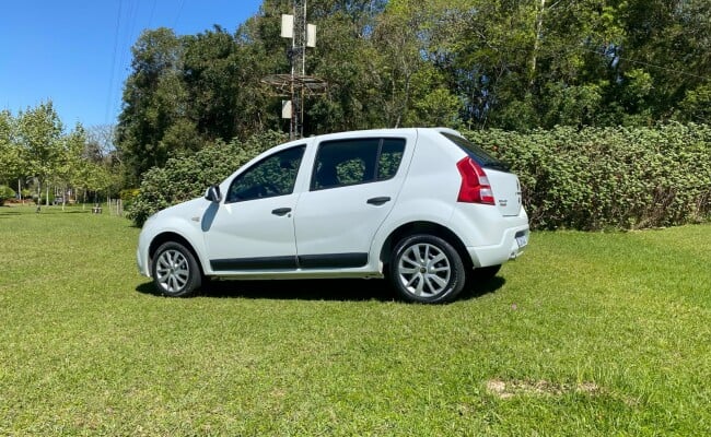 Renault SANDERO