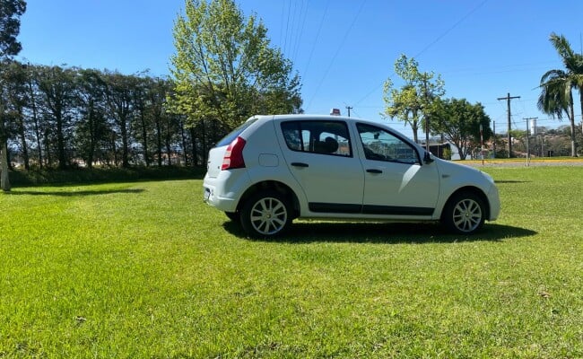 Renault SANDERO