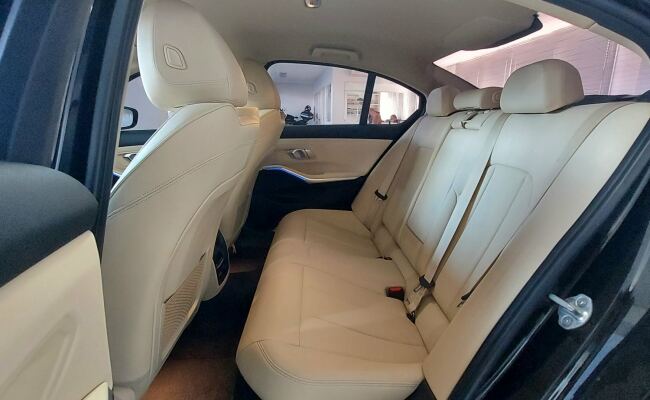 BMW 320i