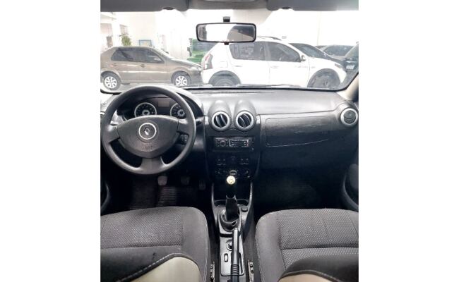 Renault SANDERO