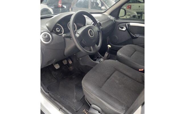 Renault SANDERO