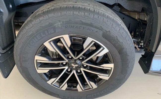 Mitsubishi PAJERO SPORT