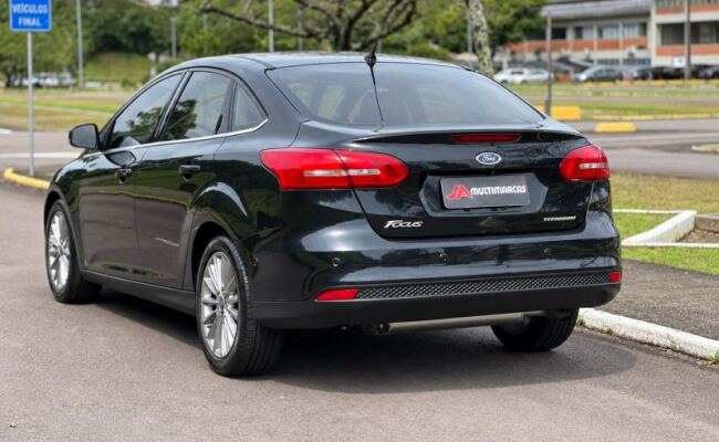 Ford FOCUS SEDAN TITANIUM 2.0 PLUS