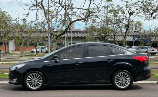 Ford FOCUS SEDAN TITANIUM 2.0 PLUS