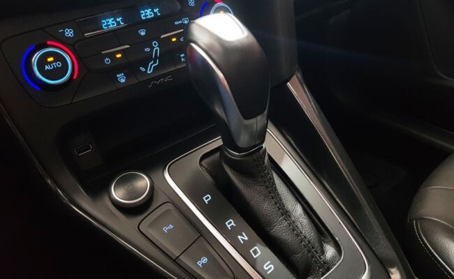 Ford FOCUS 2.0 TITANIUM PLUS FASTBACK 16V FLEX 4P POWERSHIFT